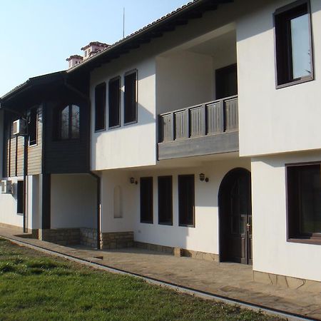 Family Hotel Elegance Arbanaszi Kültér fotó