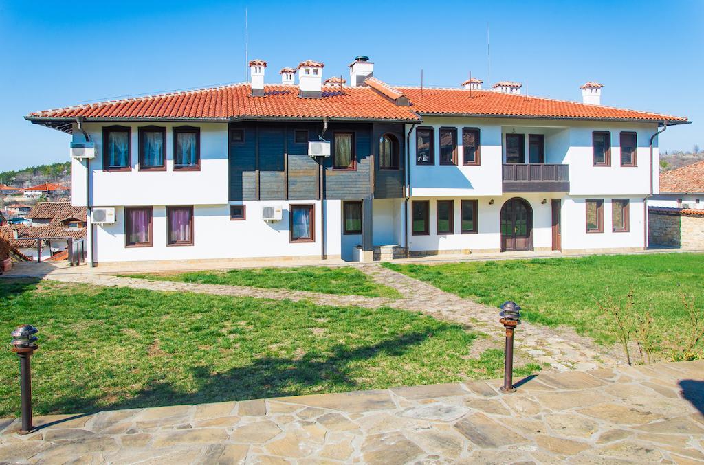 Family Hotel Elegance Arbanaszi Kültér fotó