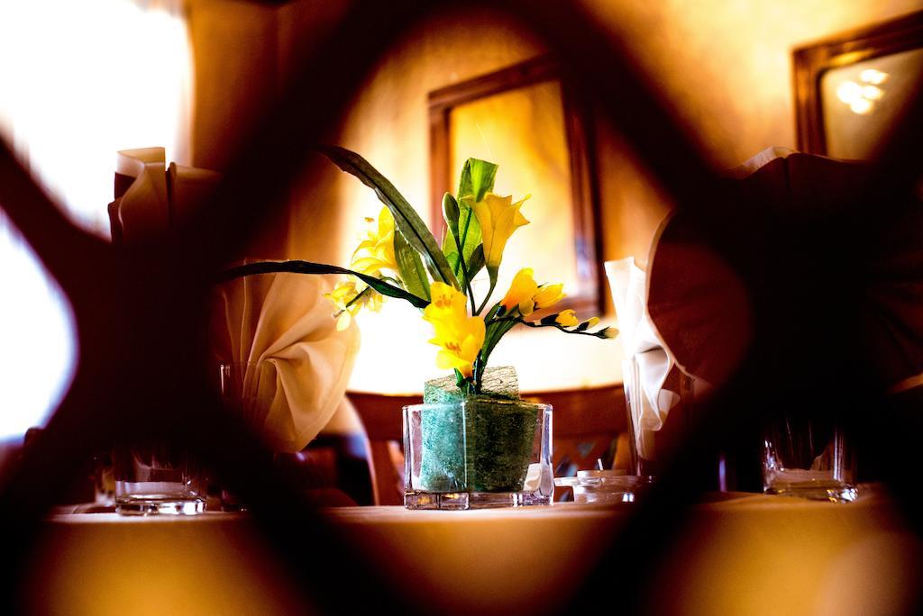 Family Hotel Elegance Arbanaszi Kültér fotó