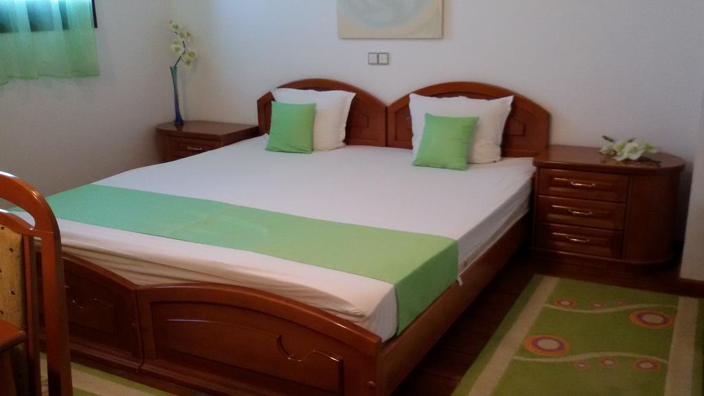 Family Hotel Elegance Arbanaszi Kültér fotó