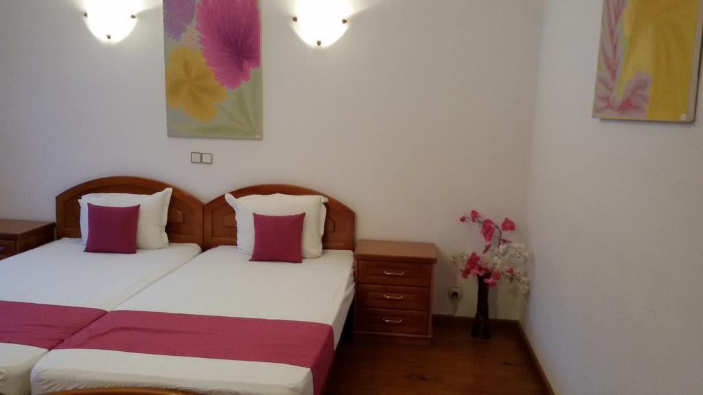Family Hotel Elegance Arbanaszi Kültér fotó