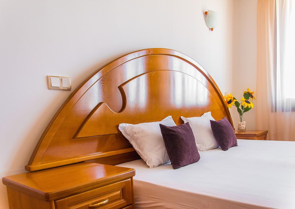 Family Hotel Elegance Arbanaszi Szoba fotó