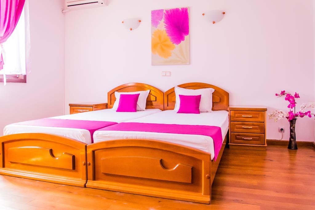 Family Hotel Elegance Arbanaszi Szoba fotó