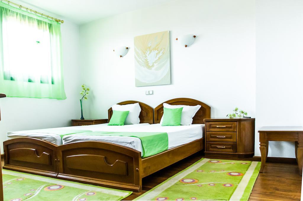 Family Hotel Elegance Arbanaszi Szoba fotó