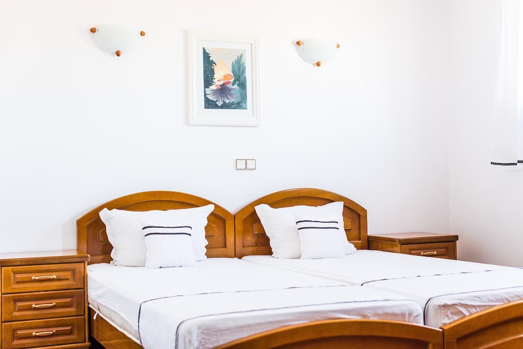 Family Hotel Elegance Arbanaszi Szoba fotó