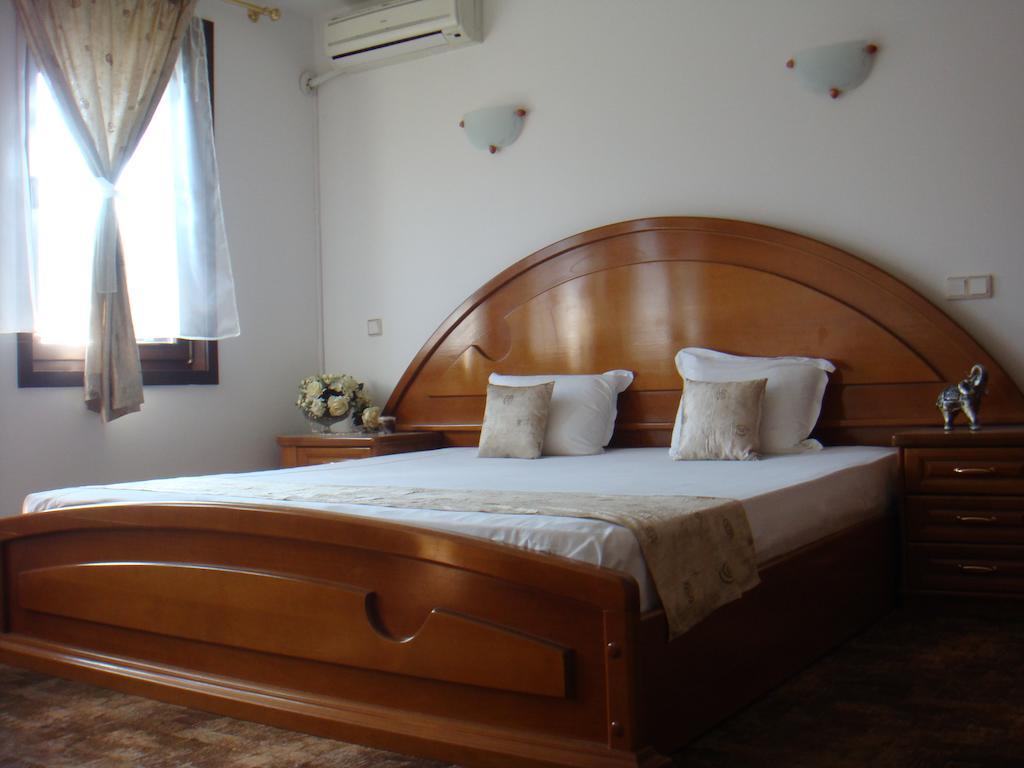 Family Hotel Elegance Arbanaszi Szoba fotó