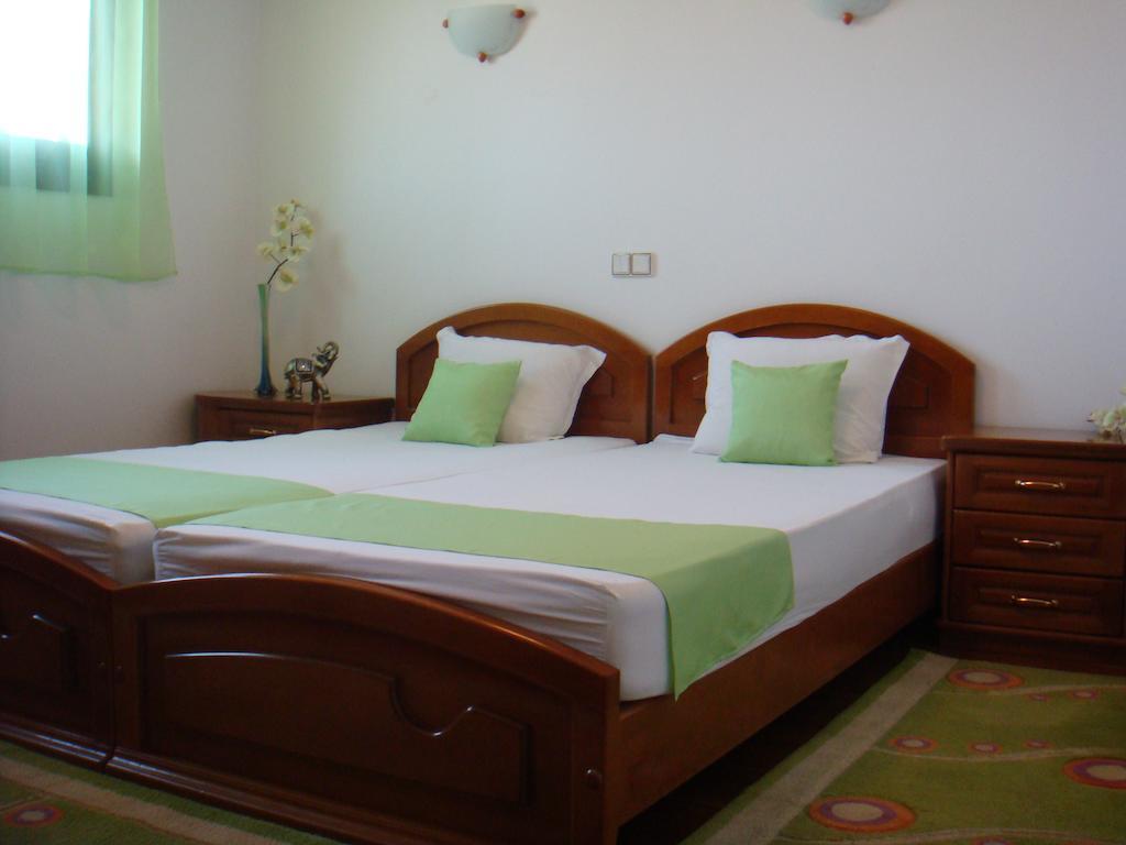 Family Hotel Elegance Arbanaszi Szoba fotó