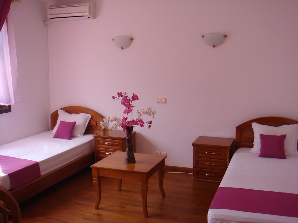Family Hotel Elegance Arbanaszi Szoba fotó